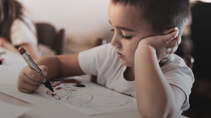 Why Screen-Free Play Improves Focus and Creativity (According to Child Development Experts)